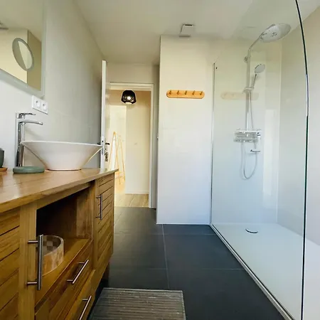 La Delphiniere : Bord De Mer, Equipements De Qualite * Urville-Nacqueville