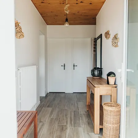 La Delphiniere : Bord De Mer, Equipements De Qualite Urville-Nacqueville