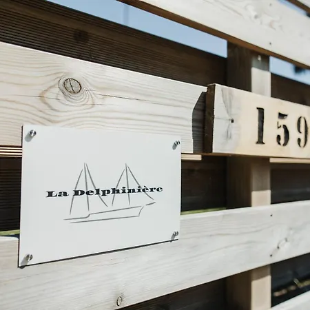 La Delphiniere : Bord De Mer, Equipements De Qualite *