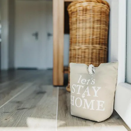 La Delphiniere : Bord De Mer, Equipements De Qualite Holiday home