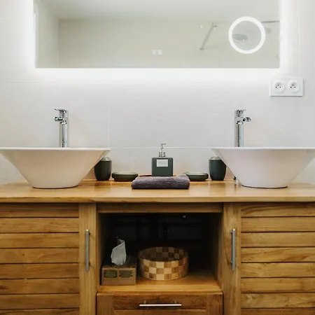 La Delphiniere : Bord De Mer, Equipements De Qualite * Urville-Nacqueville