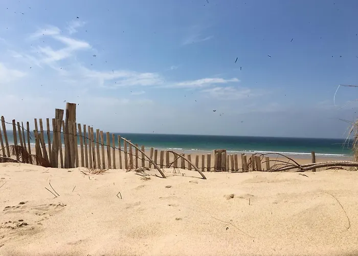 Semesterbostad La Delphiniere : Bord De Mer, Equipements De Qualite