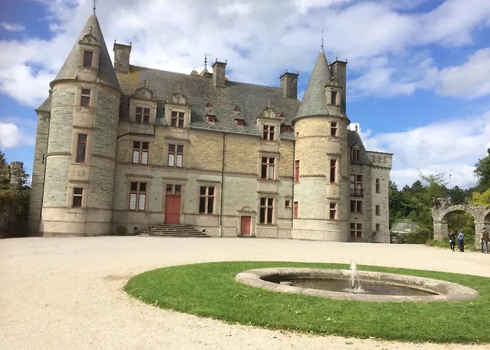 La Delphiniere : Bord De Mer, Equipements De Qualite