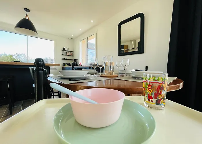 La Delphiniere : Bord De Mer, Equipements De Qualite * Urville-Nacqueville