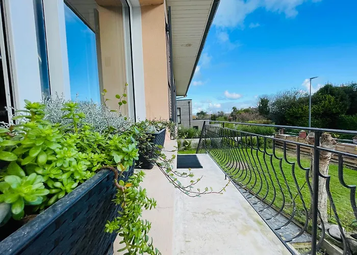 La Delphiniere : Bord De Mer, Equipements De Qualite * Urville-Nacqueville