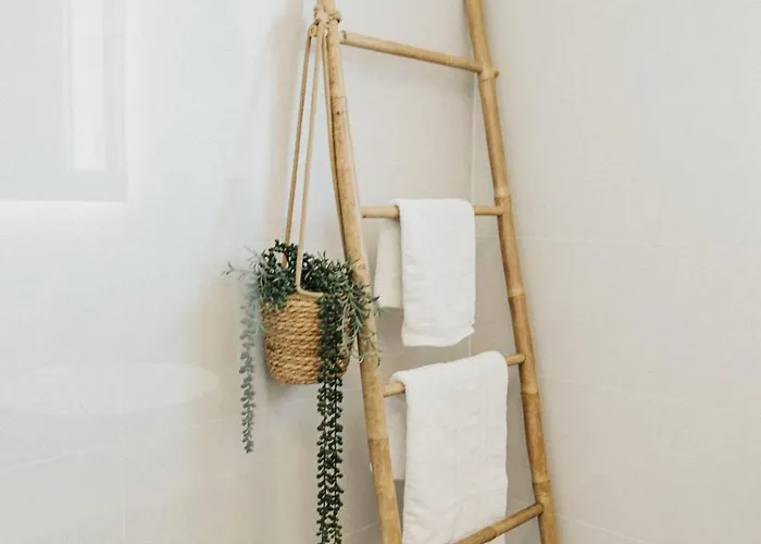 La Delphiniere : Bord De Mer, Equipements De Qualite Urville-Nacqueville