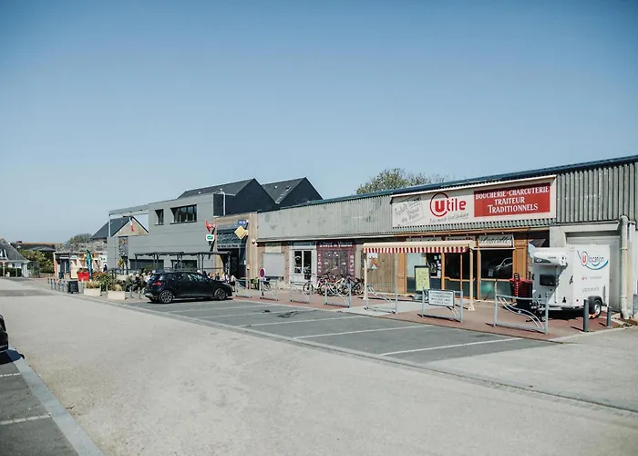 Semesterbostad La Delphiniere : Bord De Mer, Equipements De Qualite Urville-Nacqueville