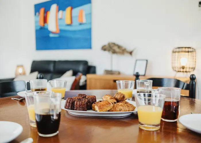 La Delphiniere : Bord De Mer, Equipements De Qualite Urville-Nacqueville